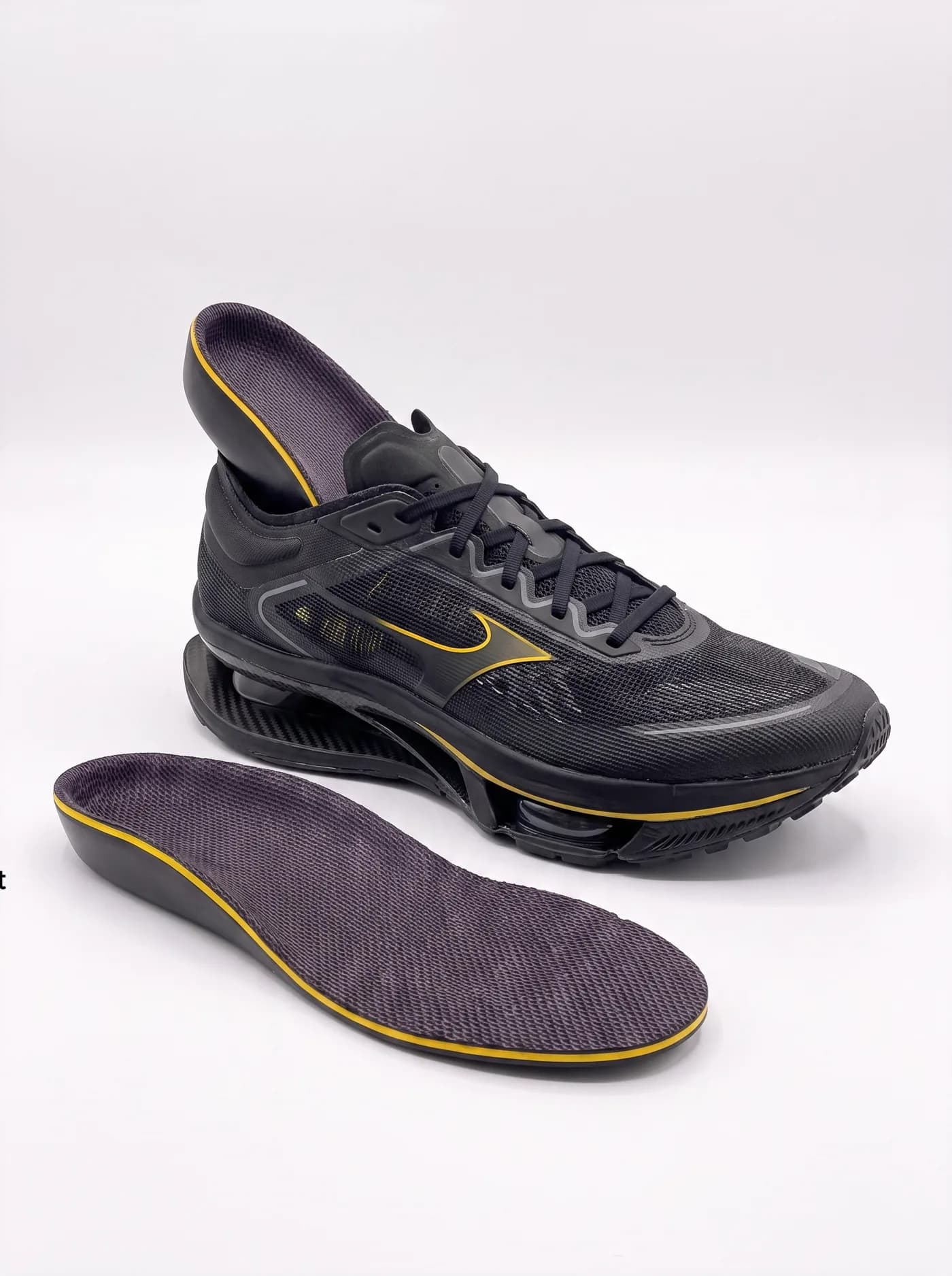 The Sport insole shown alongside a running shoe